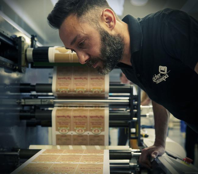 CONTROLLO-QUALITA-ETICHETTE