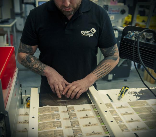 TAGLI-ETICHETTE-STAMPATE